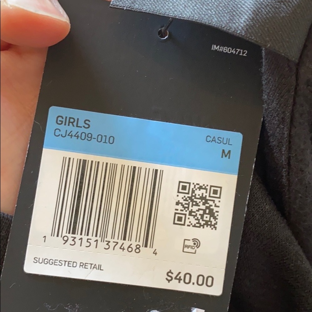 NWT Black nike sweatshirt - Picture 4 of 4